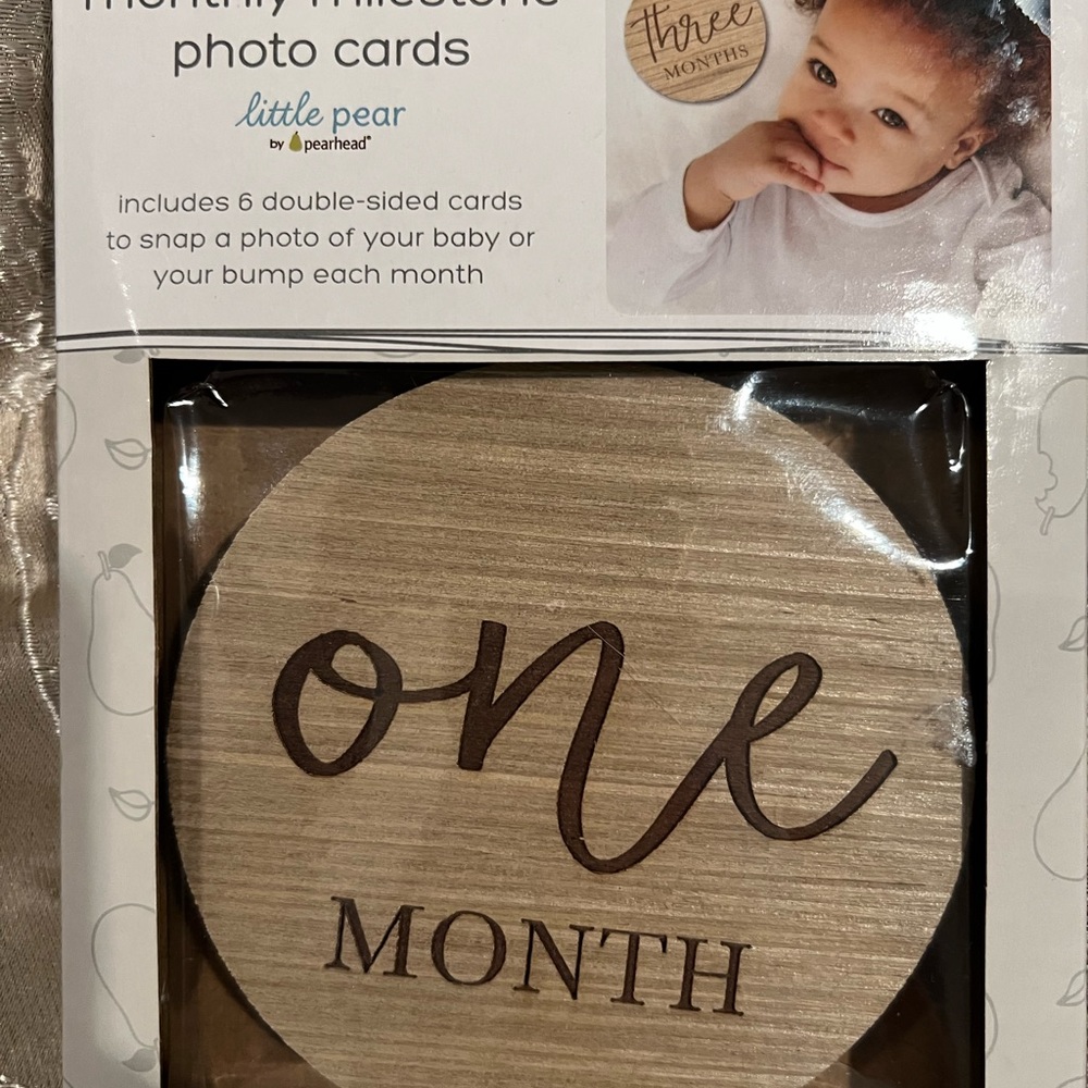 Monthly milestone photo discs